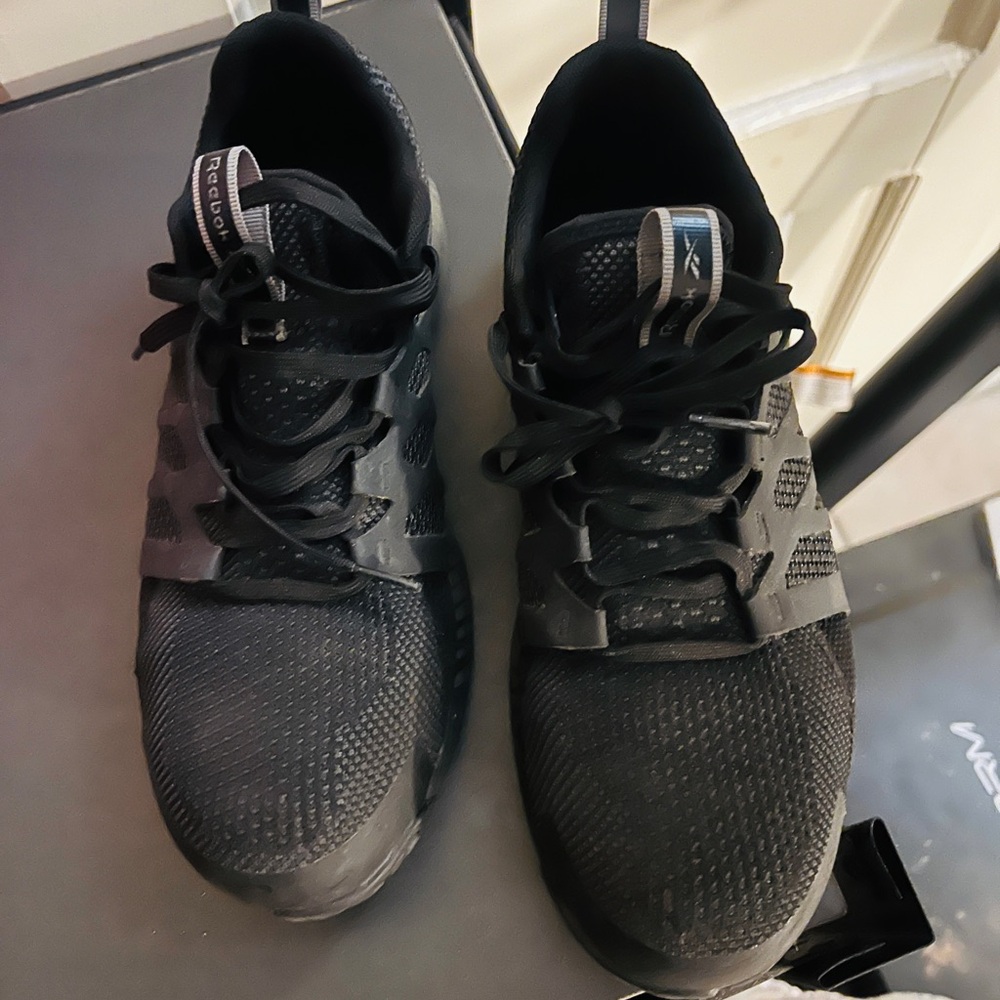 Reebok Black and Gray Women's  toe steel shaft shoes Sneakers - Picture 2 of 4